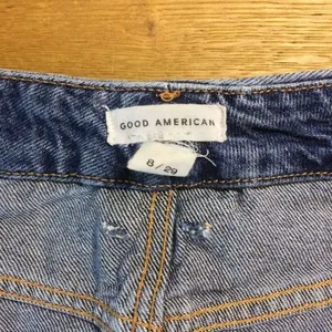 Good American mini Jean skirt 8/29 frayed hem thumbnail 7