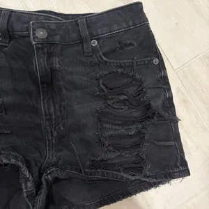 American Eagle Ripped Mom Shorts Black Size 0 thumbnail 2