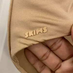 Skims wireless bra, size 34C thumbnail 5
