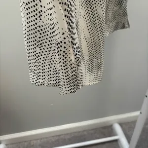 Apt. 9 Black and White Abstract Patterned Blouse thumbnail 12