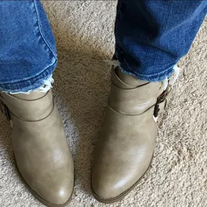 Niki Womens Taupe Cutout Ankle Booties Stacked Heel‎ Buckle Detail Size 6.5 thumbnail 4
