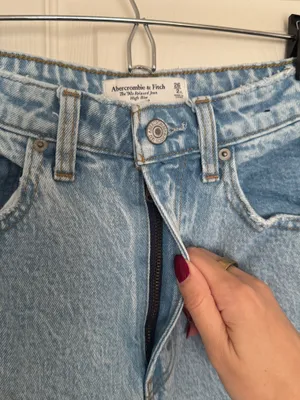 Abercrombie 90’s relaxed high rise curve love light wash denim jeans 2 /26 long thumbnail 7