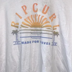 NWT Ripcurl long sleeve semi crop surf T-shirt thumbnail 2