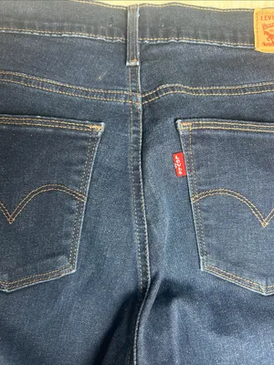 Levi's Jeans Women's Size 31 Slimming Bootcut High Rise Jeans Stretch thumbnail 7