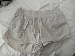 Lululemon Hotty Hot High-Rise 2.5" White thumbnail 2