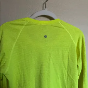 Lululemon Swiftly Tech Long Sleeve Shirt 2.0 *Race Length Sz 10 Highlight Yellow thumbnail 7