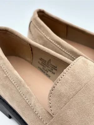 Old Navy Women's Suede Penny Loafers in Taupe‎ Size 6 thumbnail 5