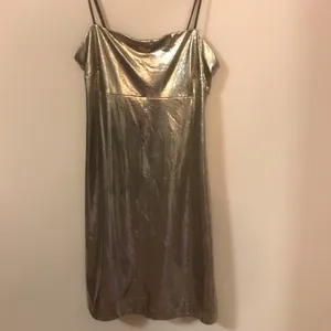 Silence + Noise PARTY /PROM DRESS GOLD COLOR SOFT DRESS ABSOLUTELY GORGEOUS thumbnail 2