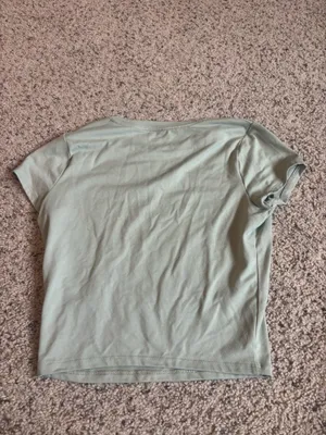 hollister t shirt  thumbnail 3