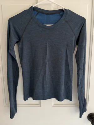 Lululemon Swiftly Tech Waist Length Long Sleeve Blue Size 4 thumbnail 1