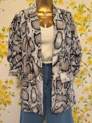 NWT Snake print 3/4 sleeve blazer size L Size L thumbnail 1