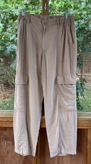 Gap Women's Mid-Rise Cargo Pants Khaki Tan Size M thumbnail 1