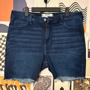 Hollister Curvy High-Rise Super Skinny Jeans Size 16R W33 Dark Wash thumbnail 1