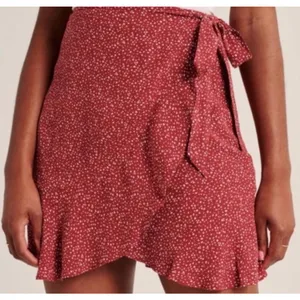 Abercrombie & Fitch Polka Dot Faux Wrap Mini Skirt Size XS Red Dainty Whimsical thumbnail 11