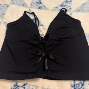 black crop tank top thumbnail 1