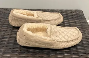 UGG moccasin Women’s size 6 thumbnail 1