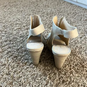 Chinese Laundry Women's Cream Wedge Sandals thumbnail 4