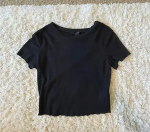 Forever 21 Ribbed Cropped Black Tee Shirt thumbnail 1