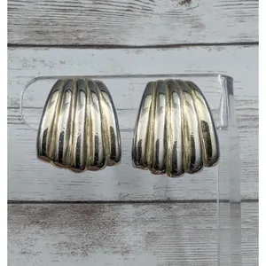 Vintage Clip On Earrings - Just Over 1" Gold Tone & Silver Tone thumbnail 2