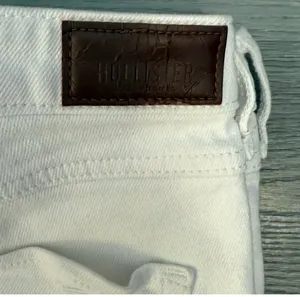 Hollister High-Rise Super Skinny Crop White Jeans - Size 7R (W28/L26) thumbnail 3