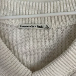 Abercrombie sweater vest thumbnail 2