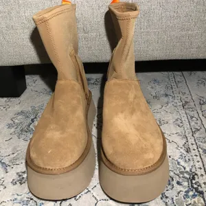 Ugg Classic Dipper platform short boots in Chestnut suede tan thumbnail 4