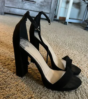Black Heel Size 8 thumbnail 1