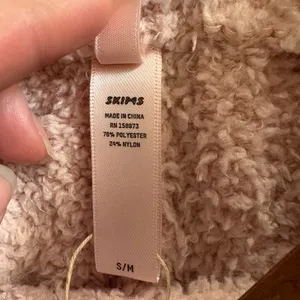 SKIMS Cozy Knit Fuzzy Shorts – Light Tan – S/M– NWT thumbnail 3