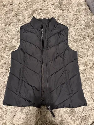 Aeropostale Black Quilted Sleeveless Puffer Vest thumbnail 2