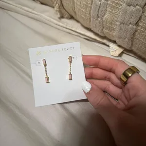 Kendra Scott Drop Earrings thumbnail 1