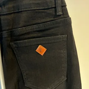 NEW Etello Black Straight Leg Women's Jeans size 8 thumbnail 4