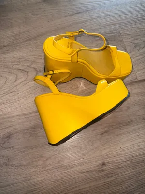 Jeffrey Campbell Bright Yellow Platform Wedge Sandals size 6.5 thumbnail 4