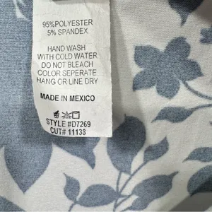 Navy and White Floral Knit V Neck Short Sleeve Dress by Acting Pro Size 1X thumbnail 4