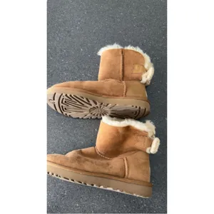 UGG Mini Bailey Knit Bow Boots in classic chestnut suede size 8 thumbnail 11
