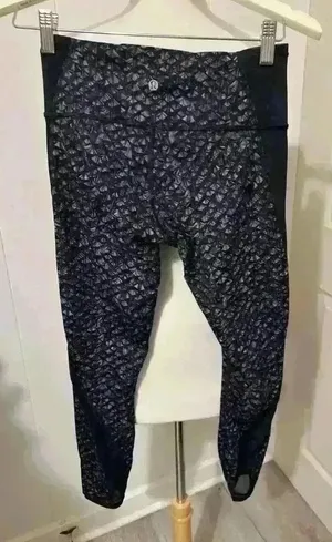 Lululemon Featherlight Tights Leggings‎ Yoga Pants Size 6 Iridescent Multi Black thumbnail 1