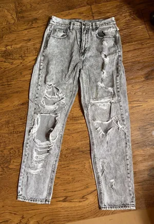 American Eagle Outfitters Light Gray Distressed Mom Jean 4 thumbnail 1