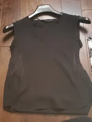 Zara Black V-Neck Lace-Trim Sleeveless Camisole Size Xs thumbnail 1