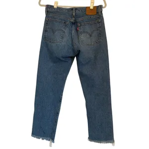 Levi's Wedgie Straight Mid Rise Distressed Blue Denim Jeans Med Wash Women 27x26 thumbnail 2