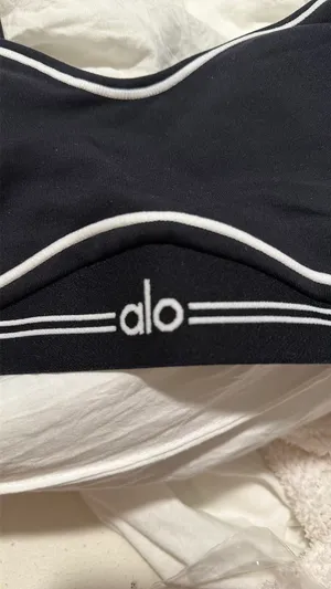 Alo Yoga Airbrush Heart Throb Bra thumbnail 3