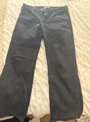 Low-Rise Baggy Abercrombie Jeans thumbnail 2