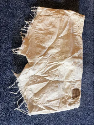 American Eagle White Denim Shorts with Floral Embroidery and Frayed Hem Size 4 thumbnail 4