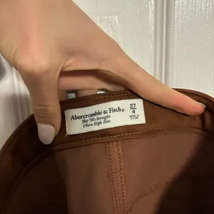 Abercrombie & Fitch The 90's Straight Ultra High Rise Faux Leather Pants thumbnail 5