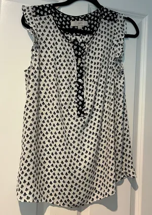 LOFT Black & White Printed Sleeveless Blouse Sz M thumbnail 1