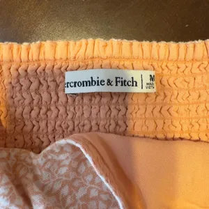 1522 | Abercrombie Linen Blend Floral Smocked‎ Crop Top Peach Womens M thumbnail 5
