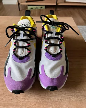 React Shoes thumbnail 2