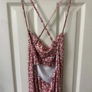 SHEIN Dark pink and White Floral Backless Dress thumbnail 3