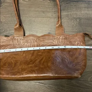 Leaders in Leather Light Brown Leather Shoulder Bag w/ Floral Western Design thumbnail 3
