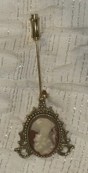 Vintage cameo stick pin brooch Ornate Victorian Style In Gold Creamy White thumbnail 1