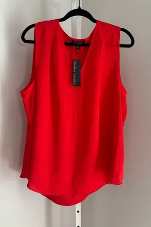Banana Republic V-Neck Camisole in Bright Red Sleeveless Tank Women’s Size CL thumbnail 1
