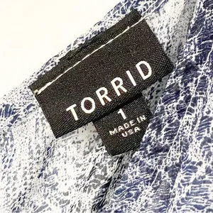 Torrid Plus Size 1X Blue Sheer Snake Print Button Back Short Sleeve Blouse thumbnail 3